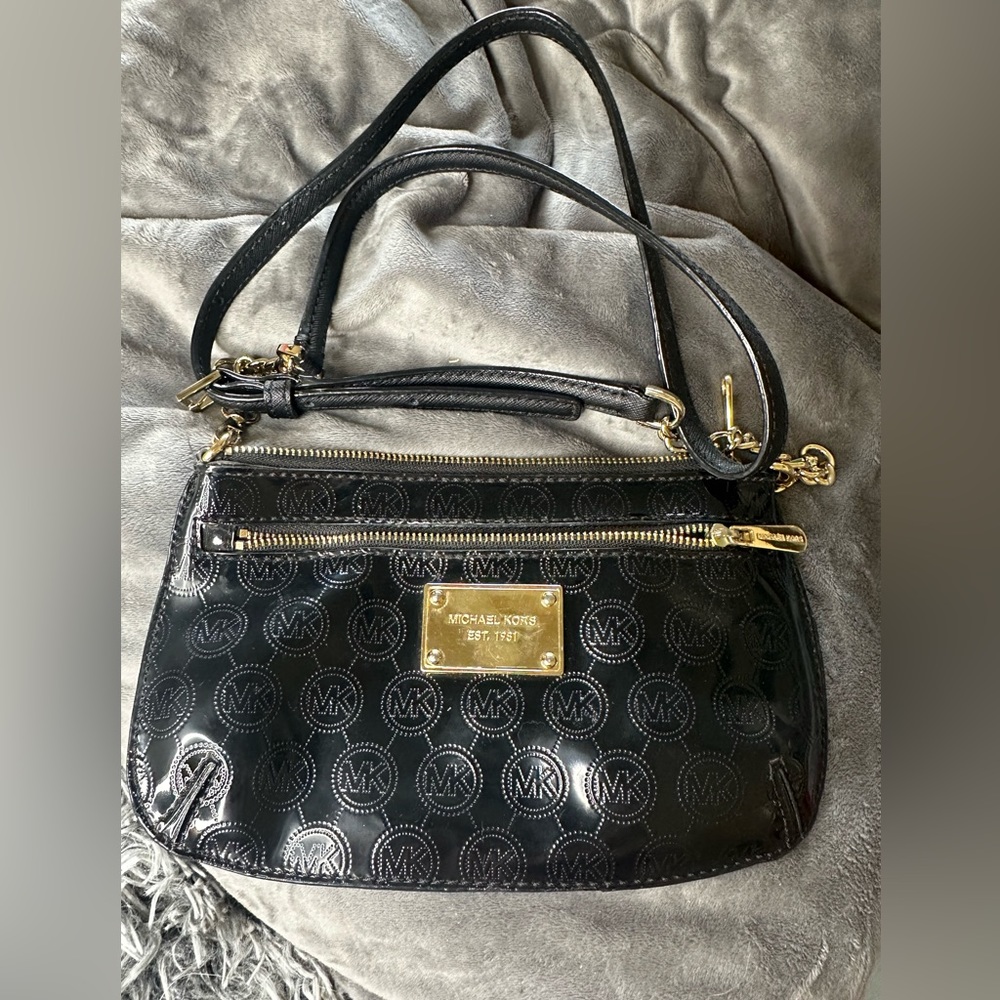 Authentic Michael Kors purse. NWT